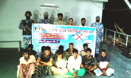 কোস্ট গার্ড ও মৎস্য অধিদপ্তরের যৌথ অভিযানে ১১ জেলে আটক