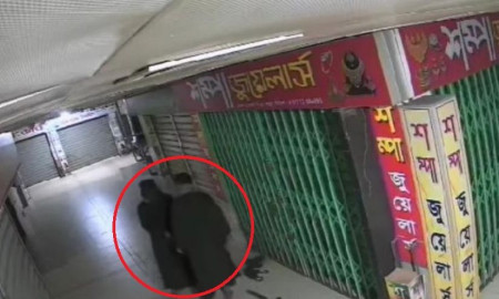 বোরকা পরে ৫০০ ভরি স্বর্ণ লুট, পুরুষ নাকি নারী—দ্বিধায় পুলিশ