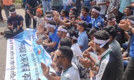 উপদেষ্টার সঙ্গে বৈঠক শেষে আন্দোলন স্থগিতের ঘোষণা সাত কলেজ শিক্ষার্থীদের 