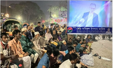 তারেক রহমানের সাক্ষাৎকার বড় পর্দায় প্রদর্শন করলেন ছাত্রদল নেতা তারিক