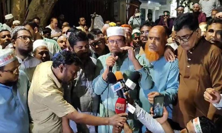 চার ঘণ্টা পর ‘শূন্য হাতে’ শহীদ মিনারে ফিরলেন শিক্ষকরা