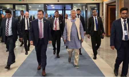 আজ দেশে ফিরছেন প্রধান উপদেষ্টা