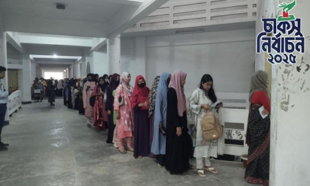 সকাল থেকেই ভোটারদের লম্বা লাইন