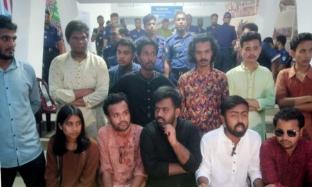 কারচুপির অভিযোগ বাম প্যানেলের, ফল স্থগিত না হলে ‘শিক্ষার্থীরা দেখে নেবে’