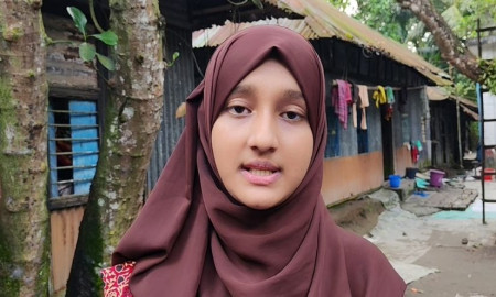 বাবা হারানোর পর পড়াশোনা টিউশনিতে, কলেজের একমাত্র জিপিএ-৫ সুমাইয়ার