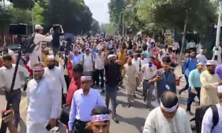 কালো পতাকা মিছিল শেষে শহীদ মিনারে ফিরলেন শিক্ষকরা 