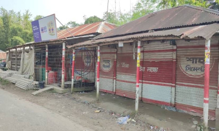 দুই গ্রামের দ্বন্দ্বে ১৫ দিন ধরে বন্ধ ২০ ব্যবসা প্রতিষ্ঠান