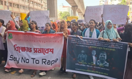 বিইউপি শিক্ষার্থীকে ধর্ষণ, জড়িতদের বিচার দাবিতে সড়ক অবরোধ