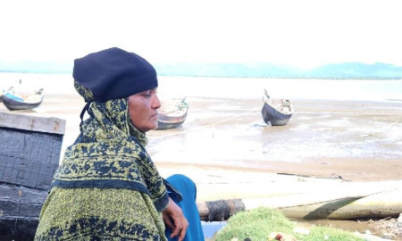 কবে ফিরবে জেলেরা, নাফের পাড়ে অপেক্ষায় স্বজনরা