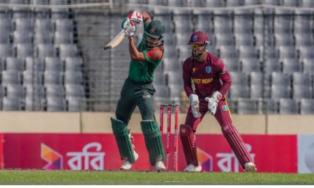 নিজের উইকেট 'উপহার' দিলেন শান্ত