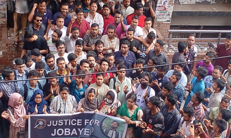 জোবায়েদের খুনিদের ফাঁসির দাবিতে আদালতপাড়ায় ছাত্রদলের বিক্ষোভ