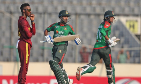 নাটকীয় রঙ ছড়িয়ে আউট নাসুম