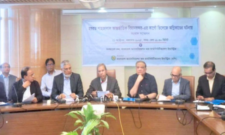 কার্গো ভিলেজে পুড়ে ছাই ২০০ কোটি টাকার কাঁচামাল, ওষুধ উৎপাদন ব্যাহত হওয়ার শঙ্কা