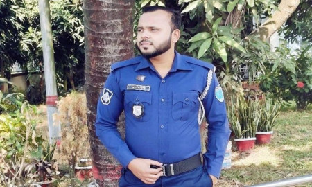 সড়ক দুর্ঘটনায় প্রাণ গেল পুলিশ সদস্যের