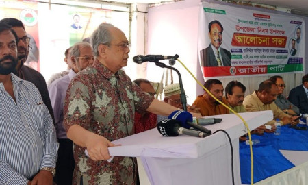 সরকারে দলীয় উপদেষ্টা ও প্রশাসনের ব্যক্তিদের বদলাতে হবে: আনিসুল ইসলাম