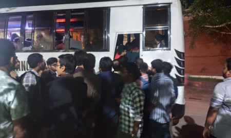পর্যাপ্ত বাসের অভাবে ভোগান্তিতে কুয়েট শিক্ষার্থীরা