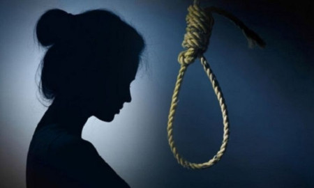 মোবাইলে কথা বলতে নিষেধ করায় শিক্ষার্থীর আত্মহত্যা