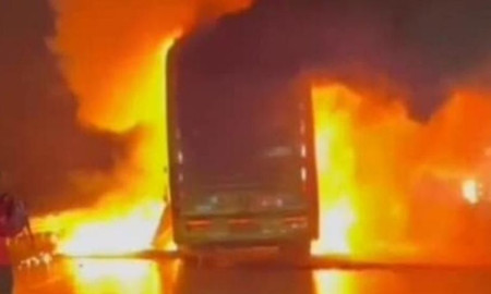 যাত্রীবাহী এসি বাসে ভয়াবহ আগুন, অনেক যাত্রীর মৃত্যুর আশঙ্কা