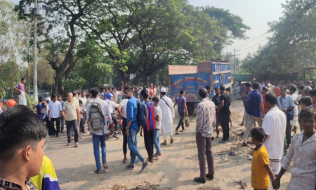 ট্রাকচাপায় দুই শিক্ষার্থীসহ নিহত ৩
