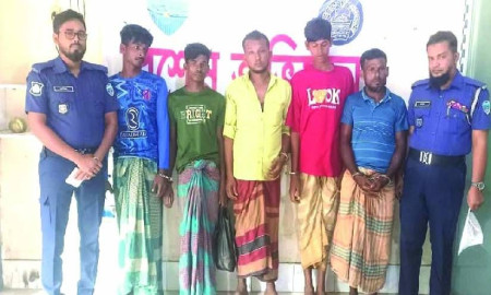 স্বামীর সহায়তায় গৃহবধূকে দলবদ্ধ ধর্ষণ, গ্রেপ্তার ৫ 