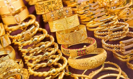 সোনার দাম আরও কমল, ভরি কত?