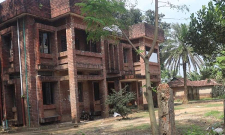 ডাক্তার যান না উপস্বাস্থ্যকেন্দ্রে, ওষুধ চেয়ে নেন রোগী