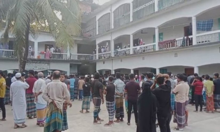 ঘুমের মধ্যে এক ছাত্রকে গলা কেটে হত্যা করল আরেক ছাত্র