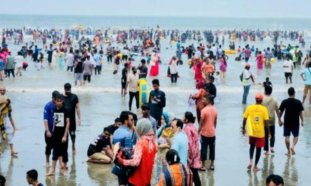 মৌসুমের শুরুতেই পর্যটকের ঢল, পদে পদে প্রতারণার ফাঁদ!