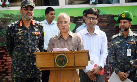 জাতীয় নির্বাচনে প্রিজাইডিং অফিসারের নিরাপত্তায় থাকবে অস্ত্রধারী আনসার: স্বরাষ্ট্র উপদেষ্টা