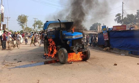 নওগাঁয় ট্রাক্টরের চাকায় পিষ্ট হয়ে প্রাণ গেল ছাত্রের, ট্রাক্টরে আগুন দিল জনতা