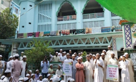 ময়মনসিংহে মাদ্রাসায় দুই পক্ষের সংঘর্ষ, ডিসির প্রত্যাহার দাবি শিক্ষার্থীদের