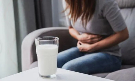 দুধ ও দুধের তৈরি খাবারে পেট ব্যথা, অস্বস্তি হয় কেন, চিকিৎসা কী?