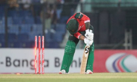 বোল্ড হয়ে ফিরলেন লিটন