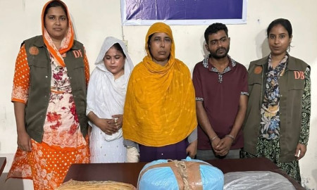 ৮ কেজি গাঁজা নিয়ে নারীসহ গ্রেফতার ৩