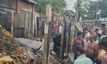 কুড়িগ্রামে ভয়াবহ অগ্নিকাণ্ডে ক্ষতি অর্ধকোটি টাকা