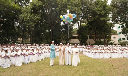 নানা আয়োজনে ৭৫ বছর উদ্‌যাপন হলি ক্রস কলেজের