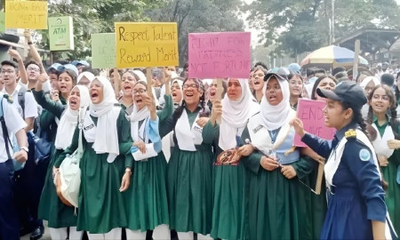 ভর্তিতে লটারি বাতিলের দাবিতে রাজউক শিক্ষার্থীদের বিক্ষোভ