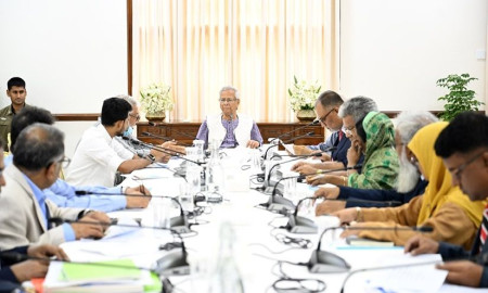 নদীর ওপর আঘাত করা যাবে না, পানিকে শান্ত রাখতে হবে: প্রধান উপদেষ্টা