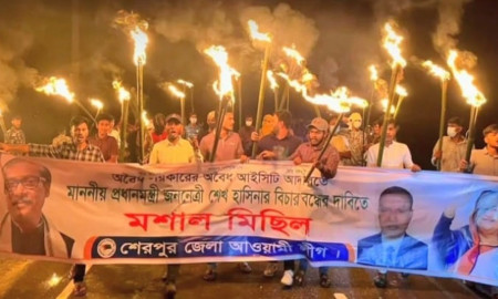 শেরপুরে নিষিদ্ধ আওয়ামী লীগের মশাল মিছিল, ছাত্রদলের পাল্টা বিক্ষোভ