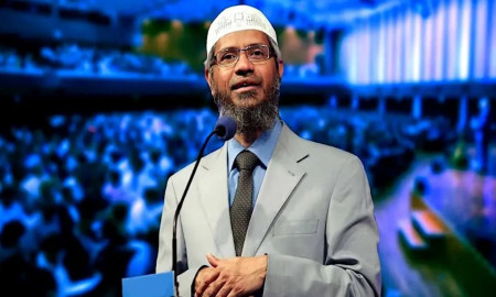 জাকির নায়েককে সম্মানসূচক ডক্টরেট ডিগ্রি দেওয়ার দাবি ঢাবি শিক্ষার্থীদের