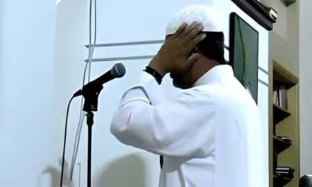 আজান দিতে দেরি হলে নামাজ পড়া যাবে কি?