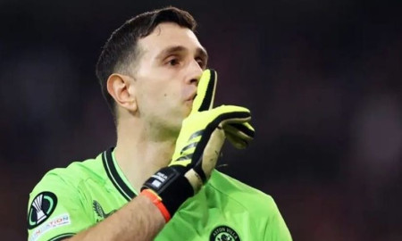 যে কারণে আর্জেন্টিনা দল থেকে বাদ পড়লেন এমিলিয়ানো মার্টিনেজ