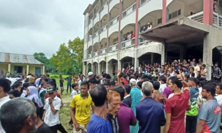 বিদ্যালয় প্রাঙ্গণে নেশা করতে বাধা দেওয়ায় ক্লাসে ঢুকে দুই শিক্ষার্থীকে মারধর, আটক ২