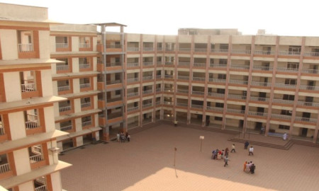 স্কুল রং করতে শ্রমিকের পেছনে ব্যয় এক কোটি ৩০ লাখ