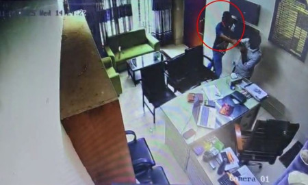 কৃষি কর্মকর্তাকে সপাটে চড় ছাত্রদল নেতার, ভিডিও ভাইরাল