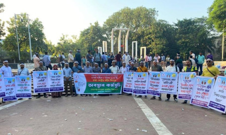 শহীদ মিনারে জড়ো হচ্ছেন প্রাথমিক শিক্ষকরা