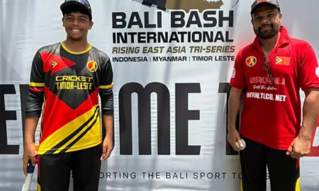 আন্তর্জাতিক ম্যাচে বাবা-ছেলের জুটি দেখল ক্রিকেট বিশ্ব