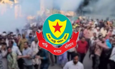 সহকারী শিক্ষকদের ইটপাটকেল নিক্ষেপ, ছত্রভঙ্গ করতে সাউন্ড গ্রেনেড-জলকামান নিক্ষেপ