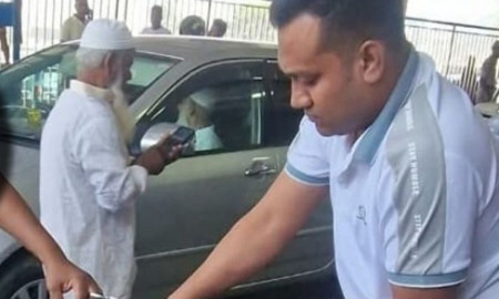 দুবাই থেকে ফিরে বিমানবন্দরেই ধরা ছাত্রলীগ নেতা