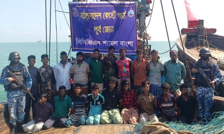 সেন্টমার্টিনে অবৈধ আর্টিসনাল ট্রলিং বোট ও থাই জালসহ ১৯ জেলে আটক